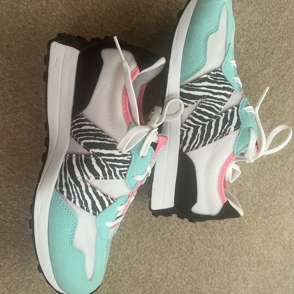 New Balance Pink and Blue Zebra Striped 4.5 - Picture 1 of 5